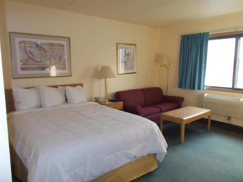 Boarders Inn And Suites By Cobblestone Hotels - Ripon Ngoại thất bức ảnh