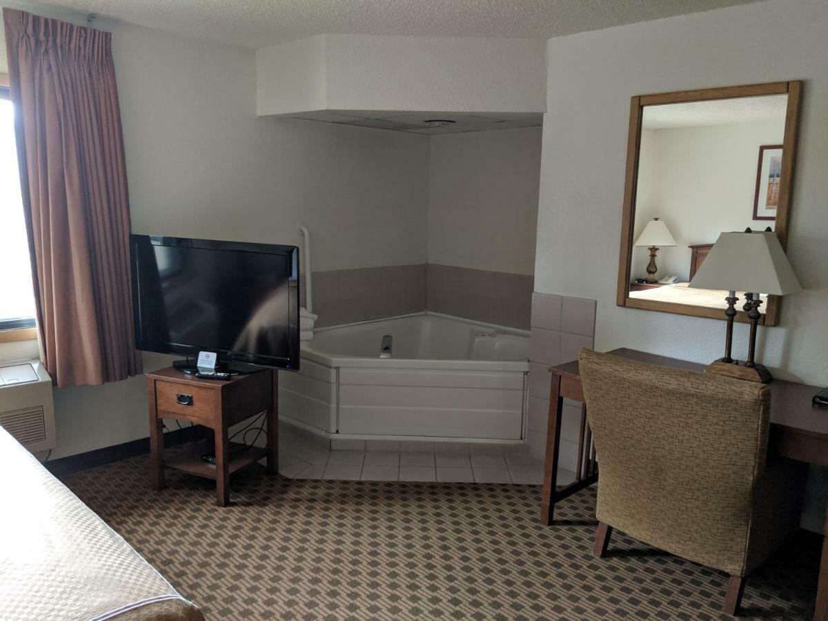 Boarders Inn And Suites By Cobblestone Hotels - Ripon Ngoại thất bức ảnh